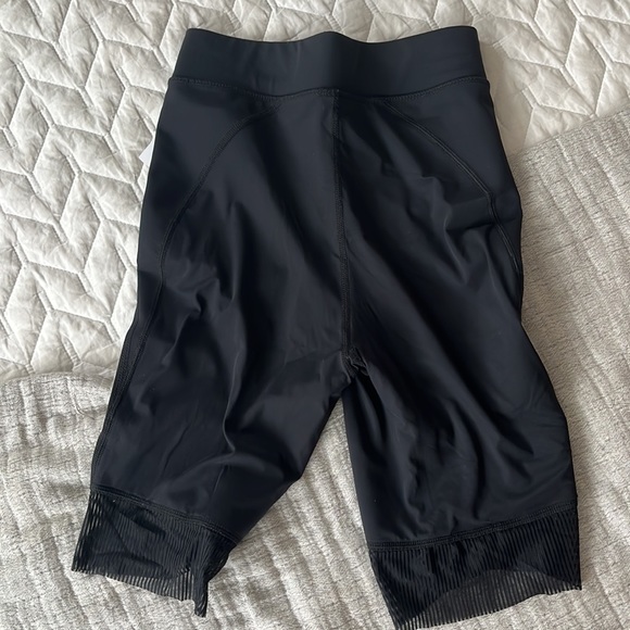 Perks Bike Short - Picture 2 of 3